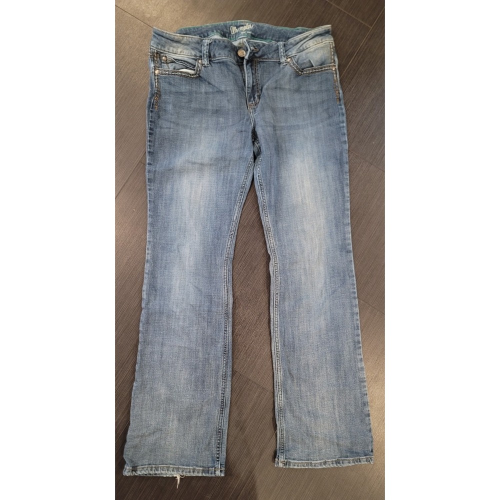 Wrangler Woman's Jeans Size 15x34 Bootcut Stretch Cowgirl Western distressed
